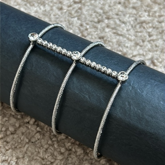 Women’s vintage dainty silver tone crystal‎ bangle arm cuff/ wrist cuff one size - Picture 1 of 8